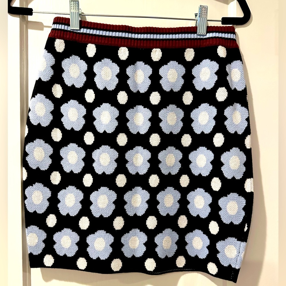 English Factory M pull on sweater skirt NWOT!